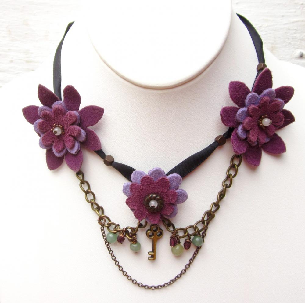 Secret Garden Choker With Leather Flowers Ribbon And Chains